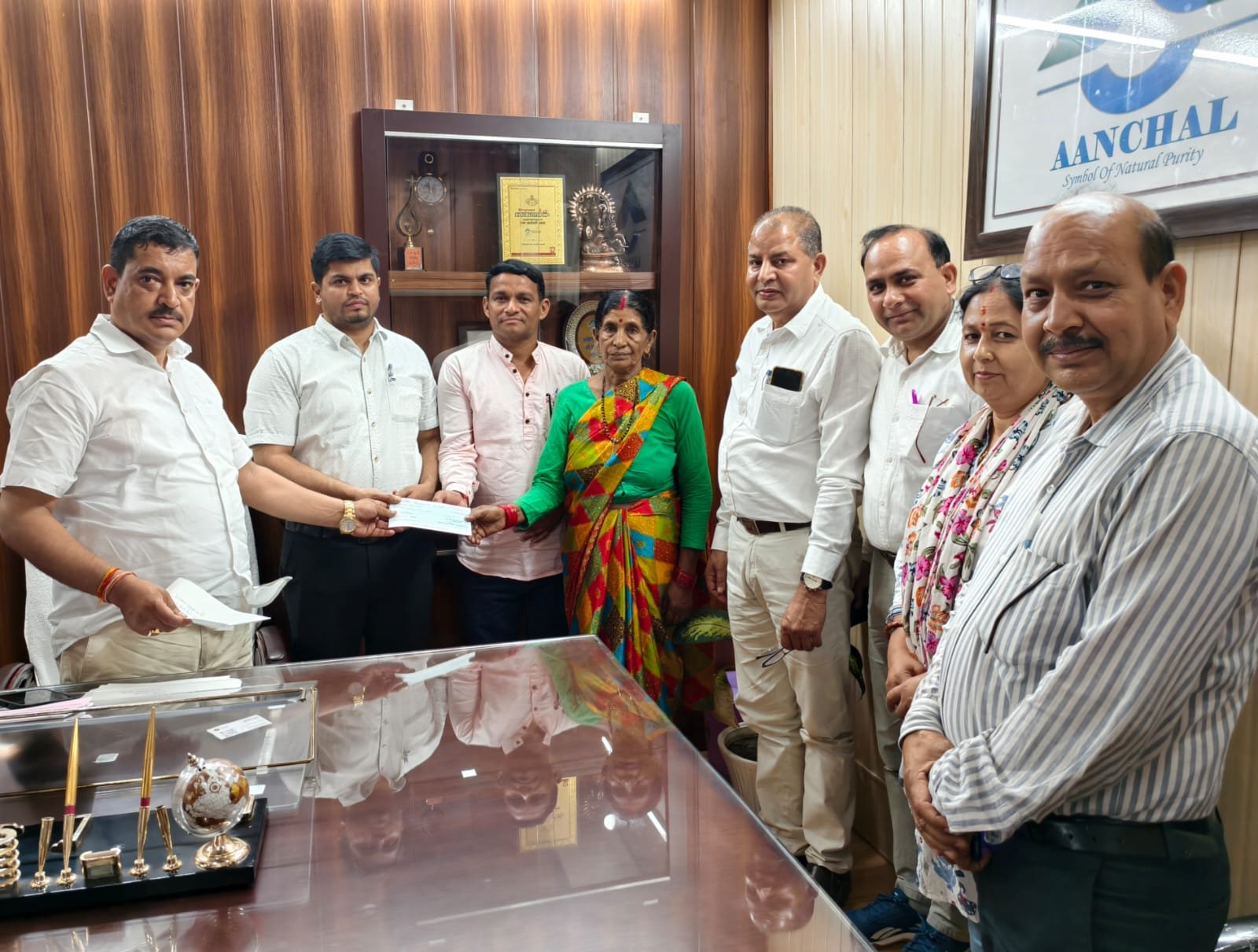 दुग्ध उत्पादकों का मददगार बना नैनीताल दुग्ध संघ, अध्यक्ष बोरा ने बाँटे सहायता राशि के चेक 1 IMG 20260331 WA0017 दुग्ध उत्पादकों का मददगार बना नैनीताल दुग्ध संघ, अध्यक्ष बोरा ने बाँटे सहायता राशि के चेक