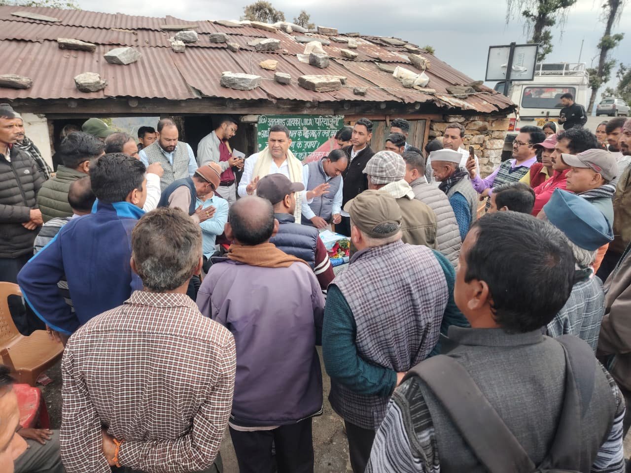 कैबिनेट मंत्री राम सिंह कैड़ा ने भीमताल विधानसभा क्षेत्र के गांवों का किया दौरा, ग्रामीणों की समस्याएं सुनीं; अधिकारियों को समाधान के निर्देश 1 IMG 20260405 WA0017 कैबिनेट मंत्री राम सिंह कैड़ा ने भीमताल विधानसभा क्षेत्र के गांवों का किया दौरा, ग्रामीणों की समस्याएं सुनीं; अधिकारियों को समाधान के निर्देश