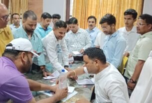 10 मंत्री कैड़ा ने हल्द्वानी आवास में सुनी जनसमस्याएं, अधिकारियों को दिए निर्देश