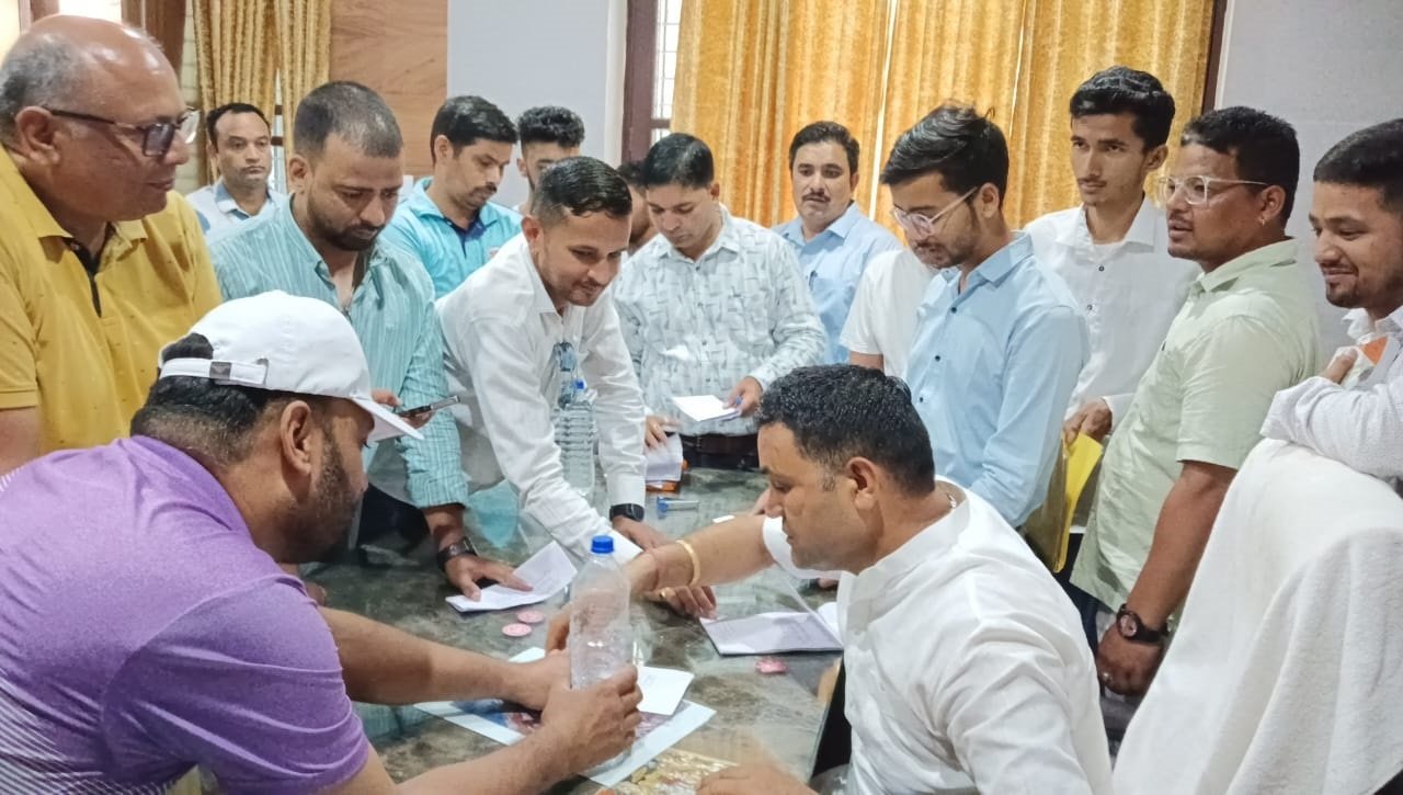 10 मंत्री कैड़ा ने हल्द्वानी आवास में सुनी जनसमस्याएं, अधिकारियों को दिए निर्देश