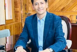 Deepak Rawat IAS लोअर मालरोड की मरम्मत में लापरवाही पर कुमाऊँ आयुक्त सख्त, CCTV निगरानी के निर्देश, PWD अधिकारियों से मांगा जवाब