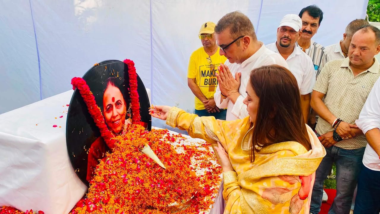 डॉ. इंदिरा हृदयेश की पुण्यतिथि पर उमड़ा जनसैलाब, सभी दलों के नेताओं ने दी श्रद्धांजलि 2 IMG 20260613 WA0024 डॉ. इंदिरा हृदयेश की पुण्यतिथि पर उमड़ा जनसैलाब, सभी दलों के नेताओं ने दी श्रद्धांजलि
