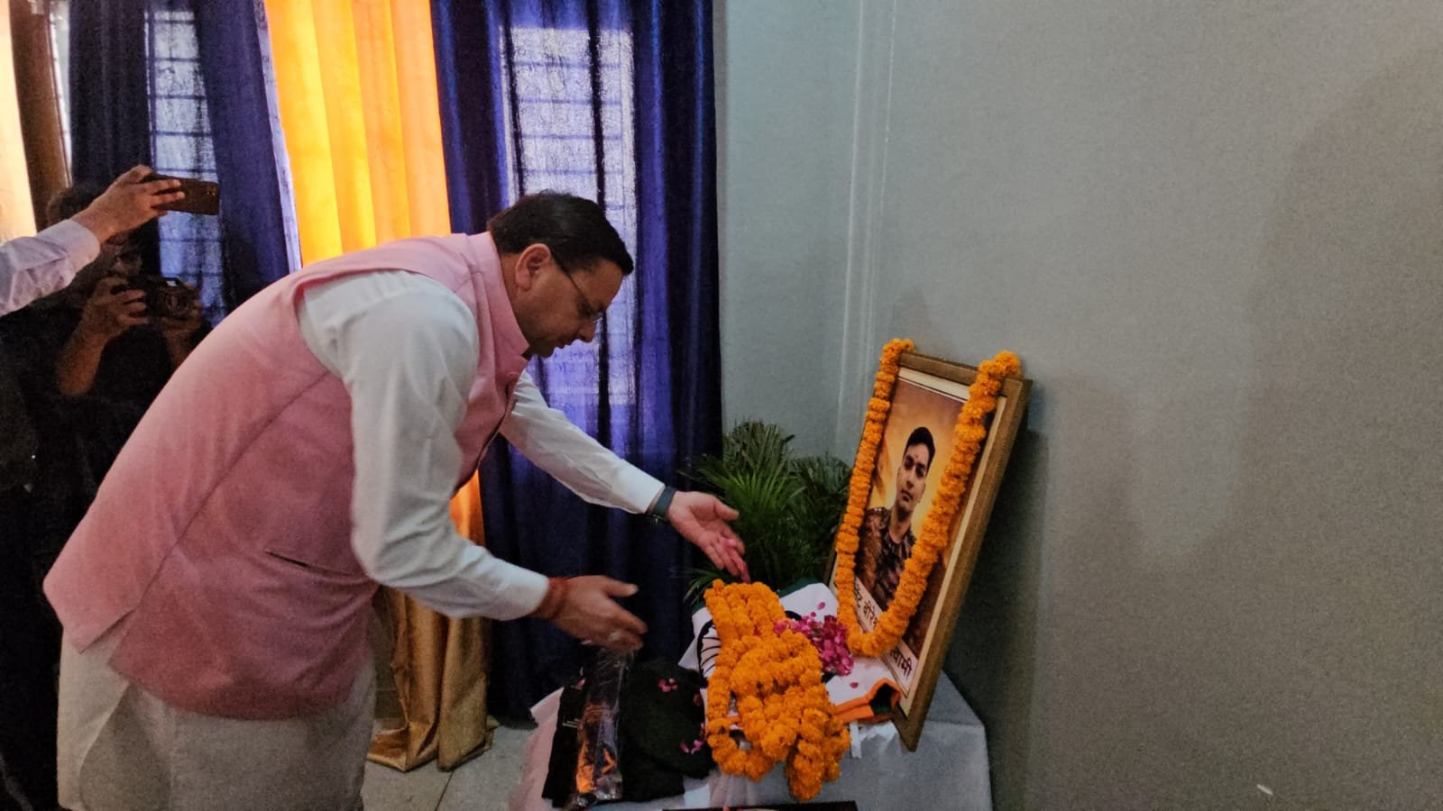 IMG 20260621 WA0033 शहीद लेफ्टिनेंट बीरेश्वर गोस्वामी के घर पाण्डेखोला पहुंचे मुख्यमंत्री धामी, परिजनों को बंधाया ढांढस