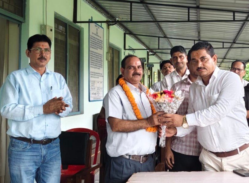 IMG 20260630 WA0019 39 वर्षों की सेवा के बाद हरिश्चंद्र अवस्थी को भावभीनी विदाई, नैनीताल आंचल दुग्ध संघ में सम्मान समारोह आयोजित