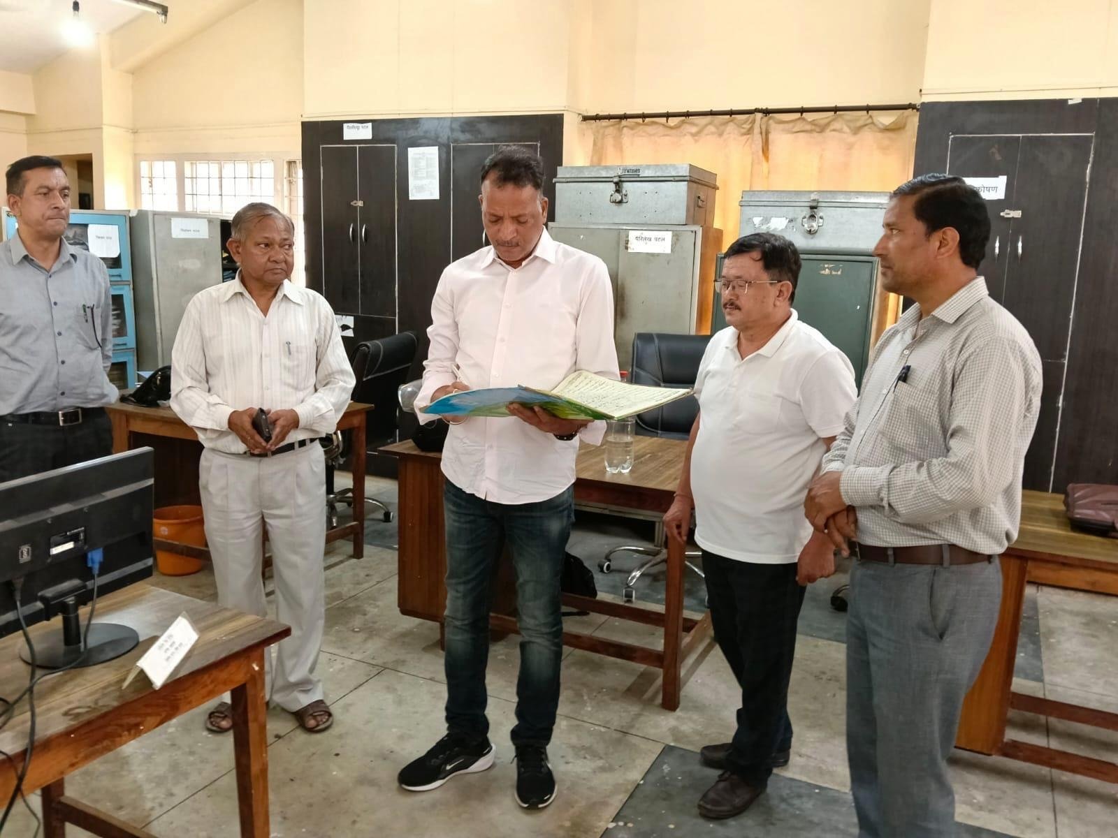 2c8772db 868d 4ad1 9526 cbc06edc7088 विकास भवन में CDO का छापा, कई कर्मचारी मिले गायब  गेस्ट हाउस में भी मिली बड़ी अनियमितता