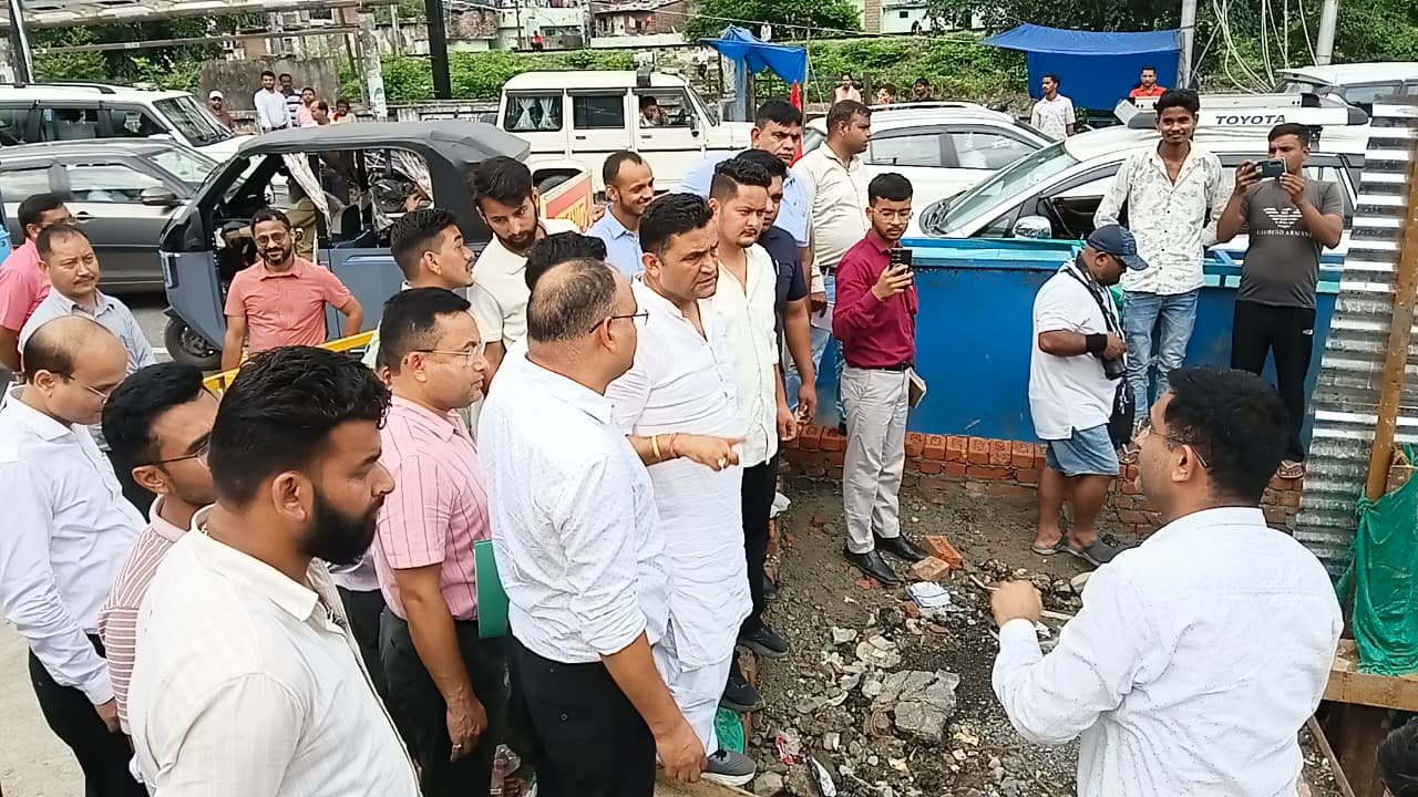 IMG 20260707 WA0101 हल्द्वानी में अधूरे सड़क खुदान पर मंत्री कैड़ा सख्त, बोले पहले पुरानी सड़कें दुरुस्त करें फिर नई खुदाई करें