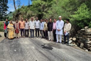 IMG 20260722 WA0048 पतलोट–कौडा़र–पश्यां मोटर मार्ग निर्माण की गुणवत्ता पर उठे सवाल, ग्रामीणों का प्रदर्शन