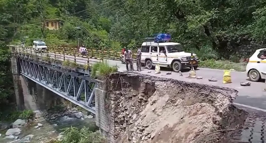 bhh भवाली-अल्मोड़ा राष्ट्रीय राजमार्ग पर भारी वाहनों की आवाजाही पर लगी रोक