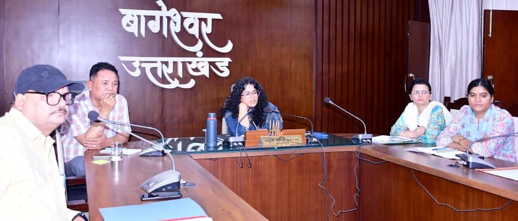 dm bgr मुख्यमंत्री घोषणाओं की प्रगति की बागेश्वर जिलाधिकारी ने की समीक्षा, लंबित कार्यों में तेजी लाने के दिए निर्देश