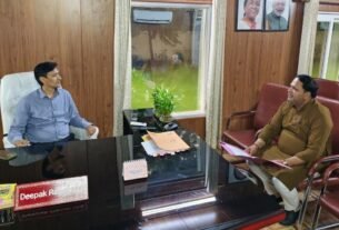 mayor vikash sharma रुद्रपुर के विकास कार्यों को मिलेगी रफ्तार, मेयर विकास शर्मा ने कुमाऊं आयुक्त दीपक रावत से की मुलाकात