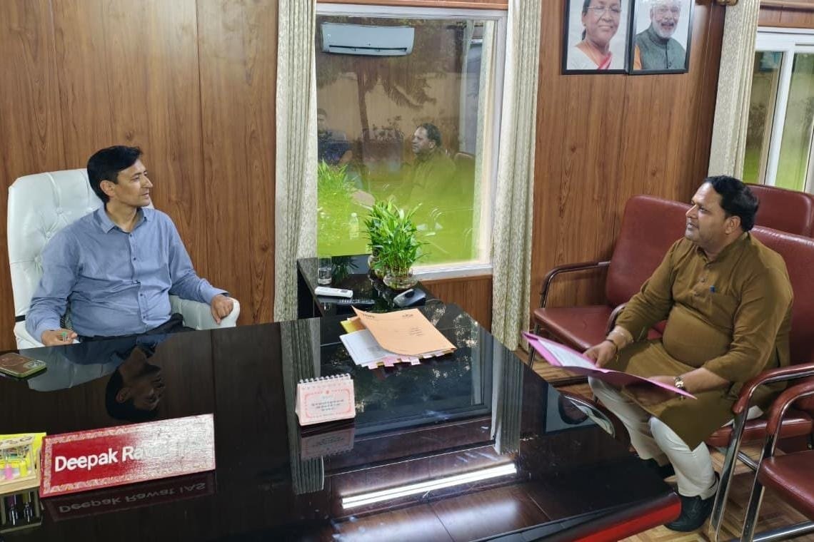 रुद्रपुर के विकास कार्यों को मिलेगी रफ्तार, मेयर विकास शर्मा ने कुमाऊं आयुक्त दीपक रावत से की मुलाकात 1 mayor vikash sharma रुद्रपुर के विकास कार्यों को मिलेगी रफ्तार, मेयर विकास शर्मा ने कुमाऊं आयुक्त दीपक रावत से की मुलाकात