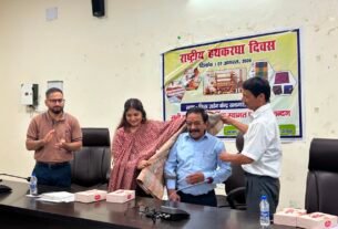IMG 20260807 WA0028 हल्द्वानी : राष्ट्रीय हथकरघा दिवस पर बुनकरों और शिल्पकारों को किया सम्मानित