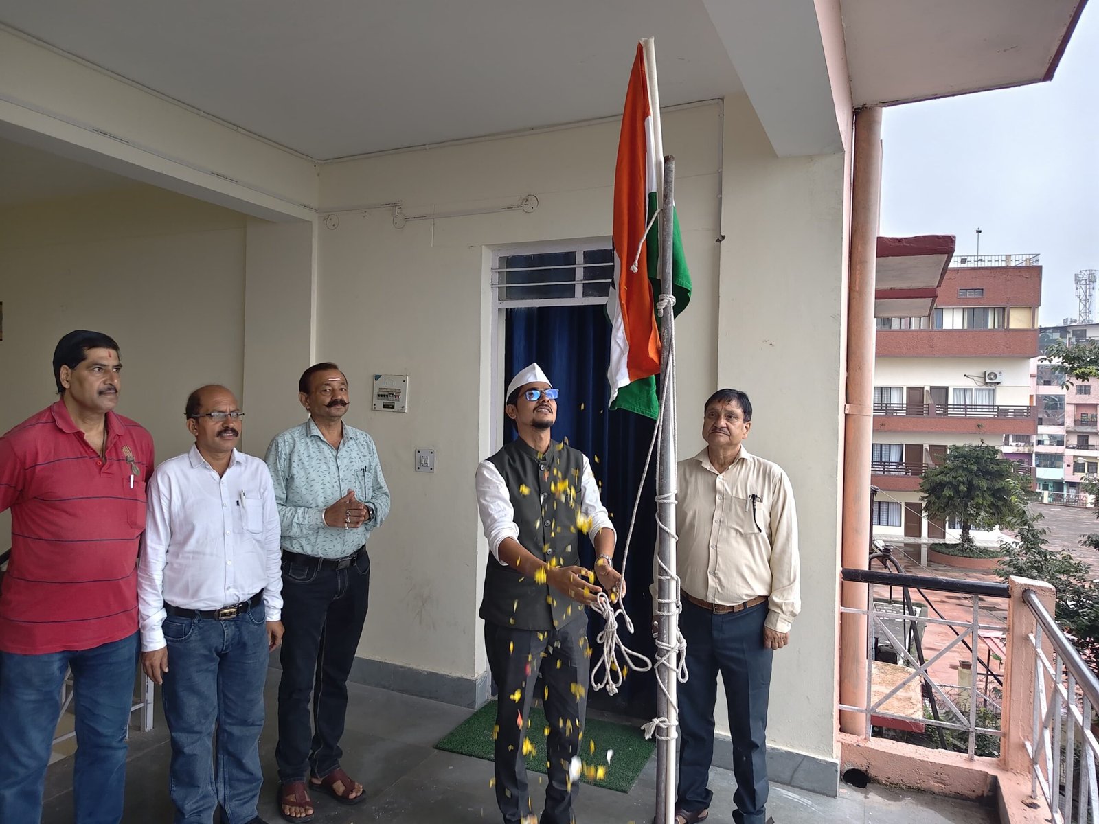 जिला सूचना कार्यालय अल्मोड़ा में डीआईओ ने किया ध्वजारोहण 1 IMG 20260815 WA0079 scaled जिला सूचना कार्यालय अल्मोड़ा में डीआईओ ने किया ध्वजारोहण 