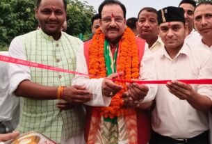 IMG 20260816 WA0010 लालकुआं में विकास की नई पहल, सांसद अजय भट्ट ने किया स्वागत द्वार व तिरंगा लाइट का लोकार्पण