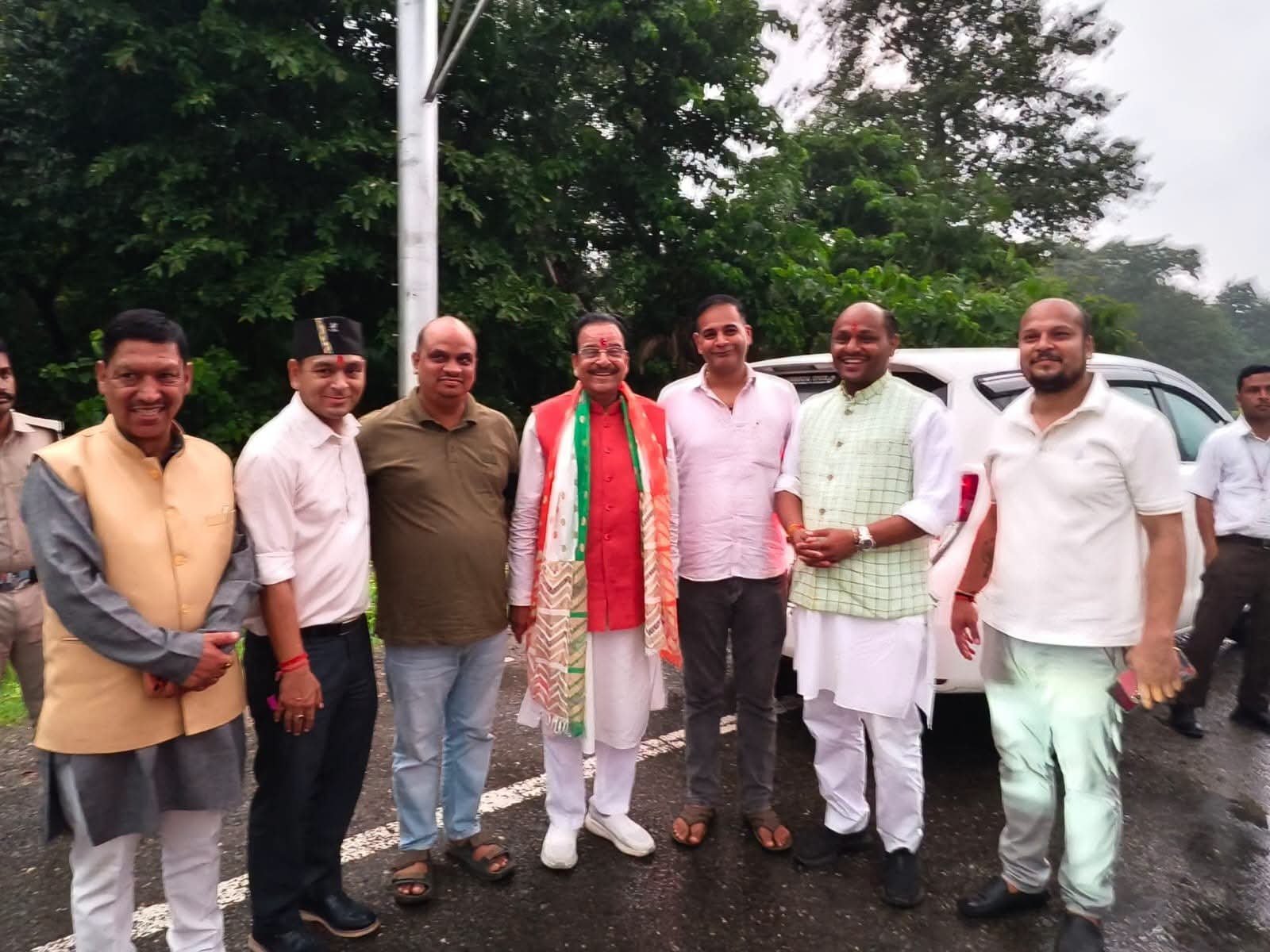 IMG 20260816 WA0011 लालकुआं में विकास की नई पहल, सांसद अजय भट्ट ने किया स्वागत द्वार व तिरंगा लाइट का लोकार्पण