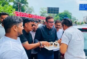 IMG 20260825 WA0042 चीनी महंगी तो कांग्रेस ने पिलाई फीकी चाय, तिकोनिया में गूंजा महंगाई के खिलाफ विरोध