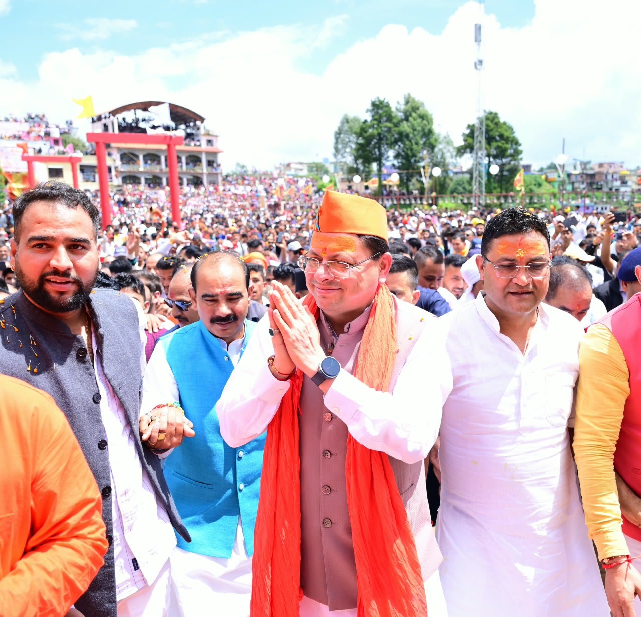 देवीधुरा में फलों-फूलों से खेली गई ऐतिहासिक बग्वाल, आस्था के रंग में रंगे श्रद्धालु 2 IMG 20260828 WA0018 देवीधुरा में फलों-फूलों से खेली गई ऐतिहासिक बग्वाल, आस्था के रंग में रंगे श्रद्धालु
