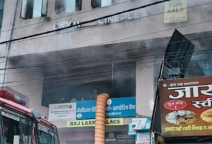 WhatsApp Image 2026 08 05 at 8.01.26 PM हल्द्वानी : एसी में धमाके के बाद बैंक में लगी आग, रिकॉर्ड रूम में मची तबाही