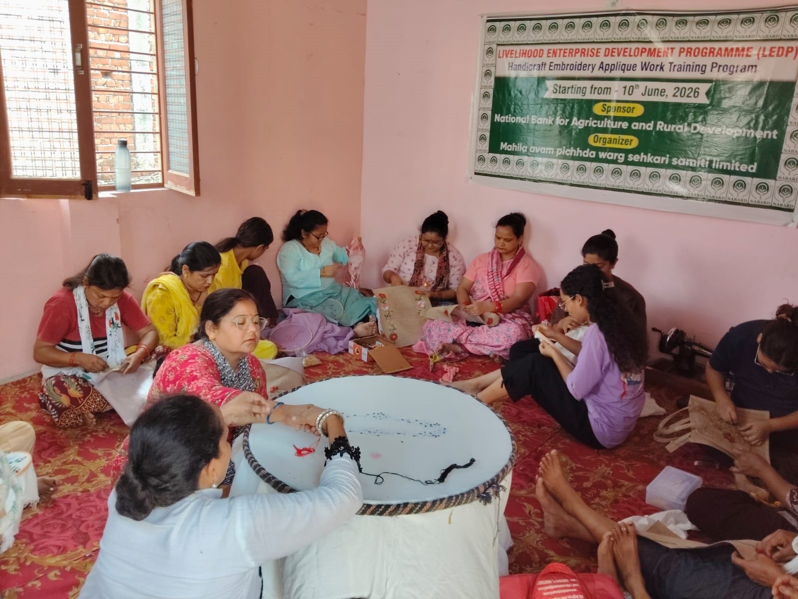 dc Haldwani : हुनरमंद होकर आत्मनिर्भरता की राह पर बढ़ रहीं महिलाएं