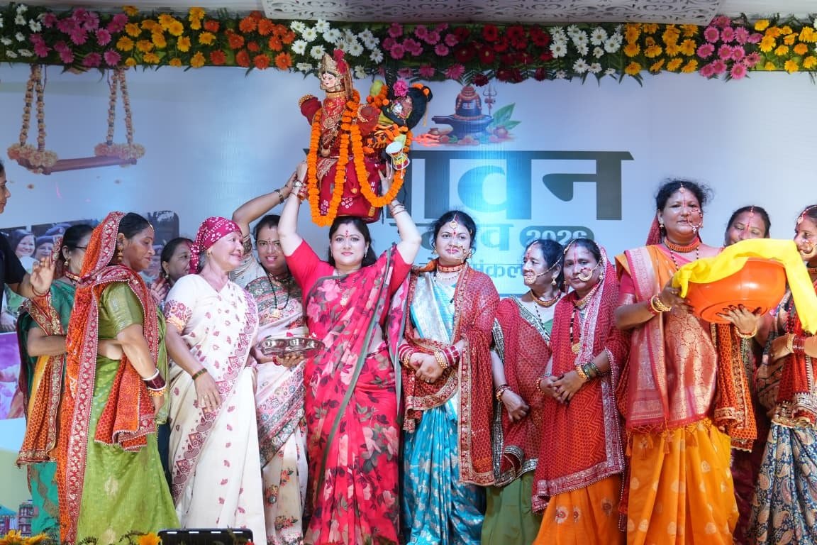 geeta dhami 2 महिलाएँ हमारी संस्कृति, खेत और आजीविका की मुख्य धुरी: गीता धामी