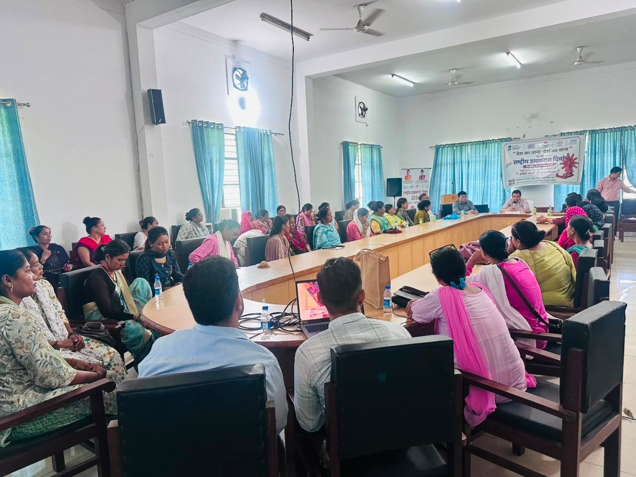 hathkargha diwas0 राष्ट्रीय हथकरघा दिवस पर ऊधमसिंह नगर में कार्यक्रम, बुनकरों और कारीगरों ने लिया परंपरागत कला के संरक्षण का संकल्प