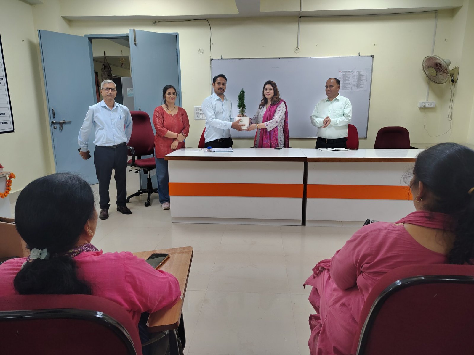 IMG 20260910 WA0086 1 scaled 27 महिलाओं को मिला वित्तीय साक्षरता का प्रशिक्षण, बनेंगी समूहों की वित्तीय जागरूकता की ट्रेनर