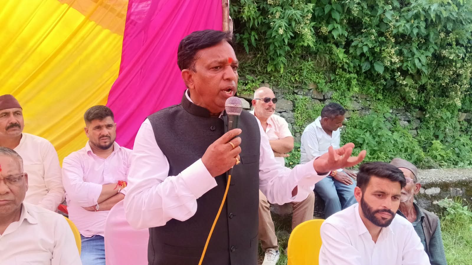 IMG 20260915 WA0059 सोमेश्वर : गणनाथ मंदिर मोटर मार्ग नहीं बनने पर भाजपा सरकार के खिलाफ फूटा ग्रामीणों का गुस्सा