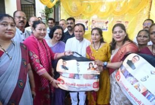 dhan singh0 Haldwani : शिक्षा मंत्री की बड़ी घोषणाएं, टॉपर छात्रों को लैपटॉप और डिग्री कॉलेज में प्रवेश पर 51 हजार