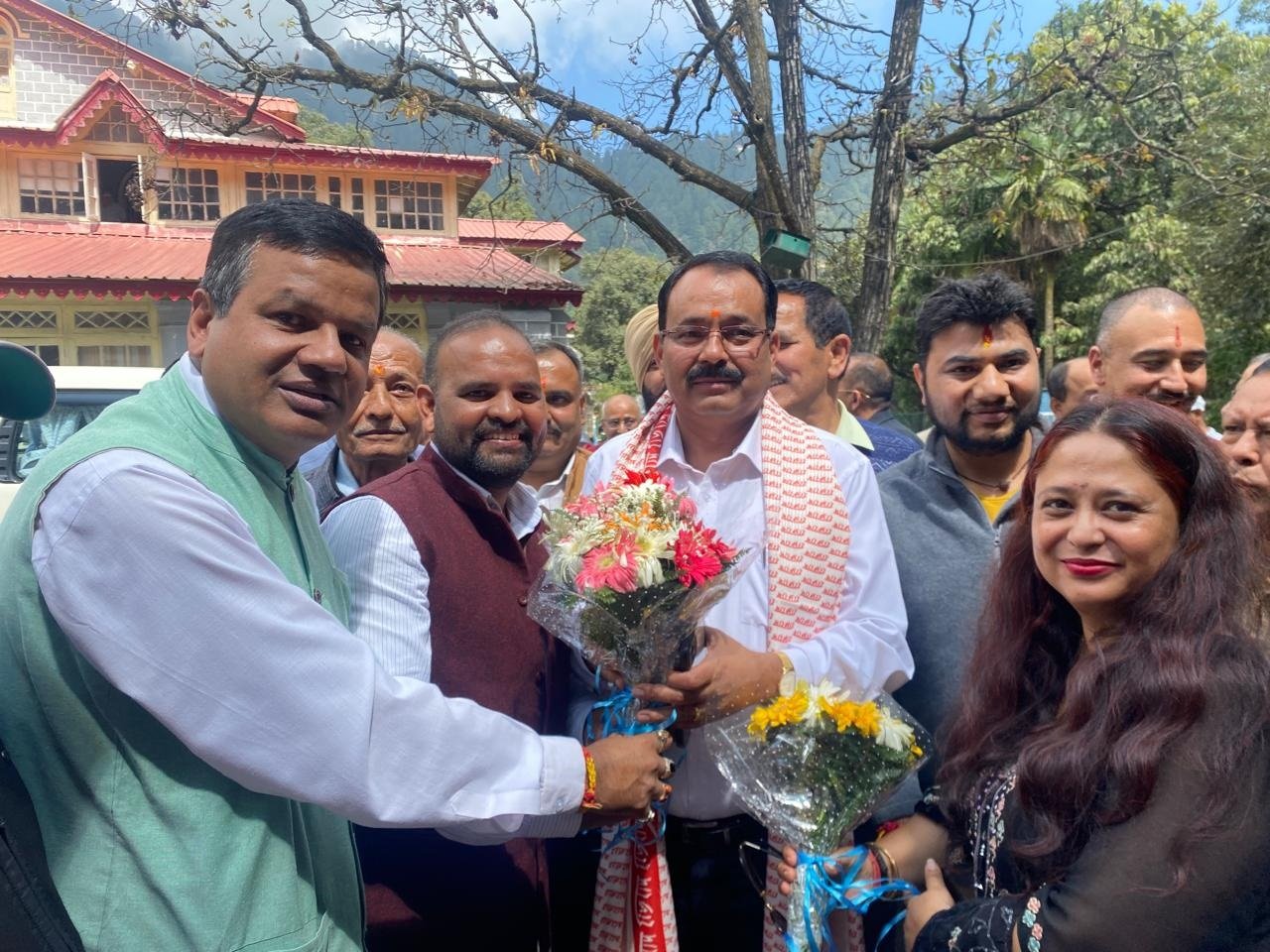 कुमाऊं विश्वविद्यालय के नए कुलपति प्रो. सतपाल सिंह बिष्ट ने संभाला कार्यभार, शिक्षकों-कर्मचारियों ने किया भव्य स्वागत 1 prof.satpal bisht कुमाऊं विश्वविद्यालय के नए कुलपति प्रो. सतपाल सिंह बिष्ट ने संभाला कार्यभार, शिक्षकों-कर्मचारियों ने किया भव्य स्वागत