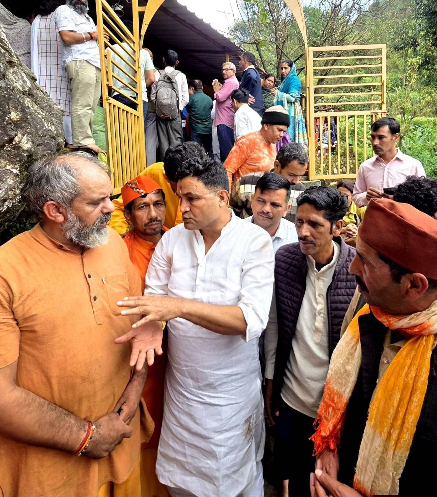 138 साल की उम्र में स्वामी परमानंद पुरी का निधन, पलड़ा की सोमवारी गुफा में दी गई समाधि, सांसद, मंत्री समेत तमाम भक्तों ने किए अंतिम दर्शन 3 cm 138 साल की उम्र में स्वामी परमानंद पुरी का निधन, पलड़ा की सोमवारी गुफा में दी गई समाधि, सांसद, मंत्री समेत तमाम भक्तों ने किए अंतिम दर्शन