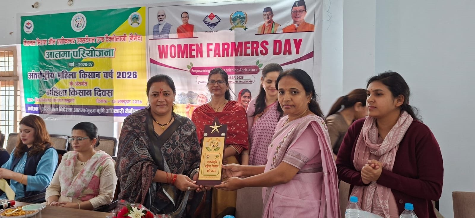 mahila kisan hld कृषि और पशुपालन में उत्कृष्ट कार्य करने वाली महिला किसान सम्मानित